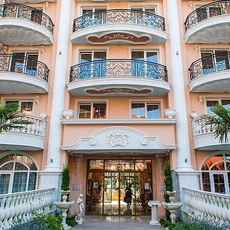 At Venera Palace Slăntjev Brjag